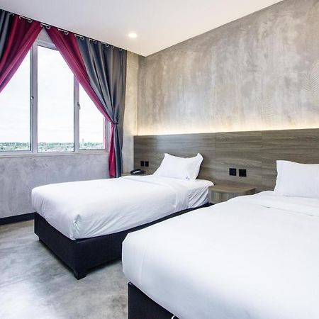Sri Indar Hotel & Suites Parit Buntar Ngoại thất bức ảnh