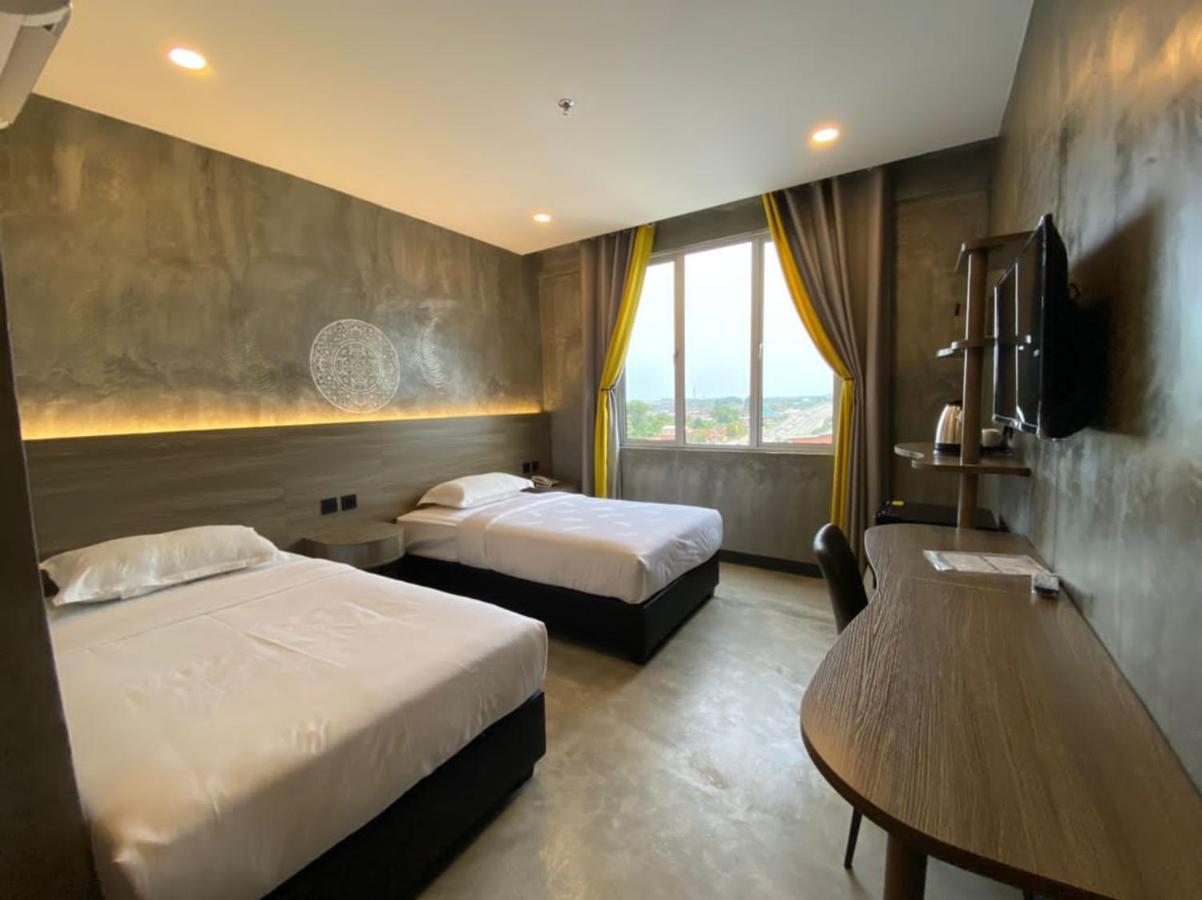 Sri Indar Hotel & Suites Parit Buntar Ngoại thất bức ảnh