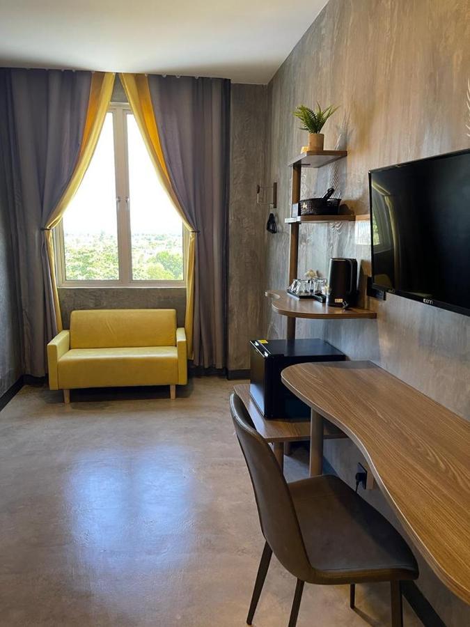 Sri Indar Hotel & Suites Parit Buntar Ngoại thất bức ảnh