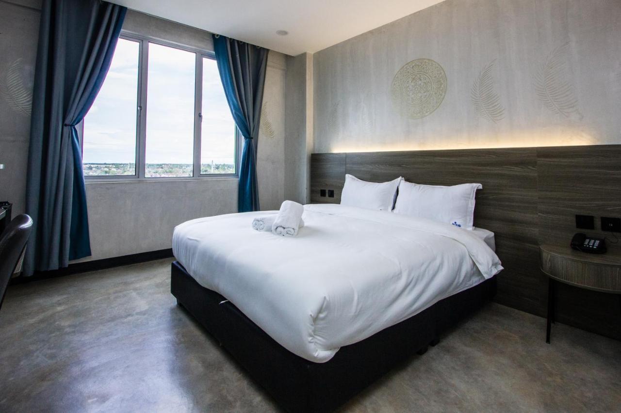 Sri Indar Hotel & Suites Parit Buntar Ngoại thất bức ảnh