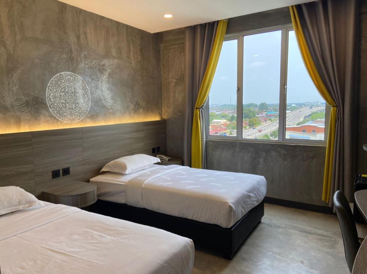 Sri Indar Hotel & Suites Parit Buntar Ngoại thất bức ảnh